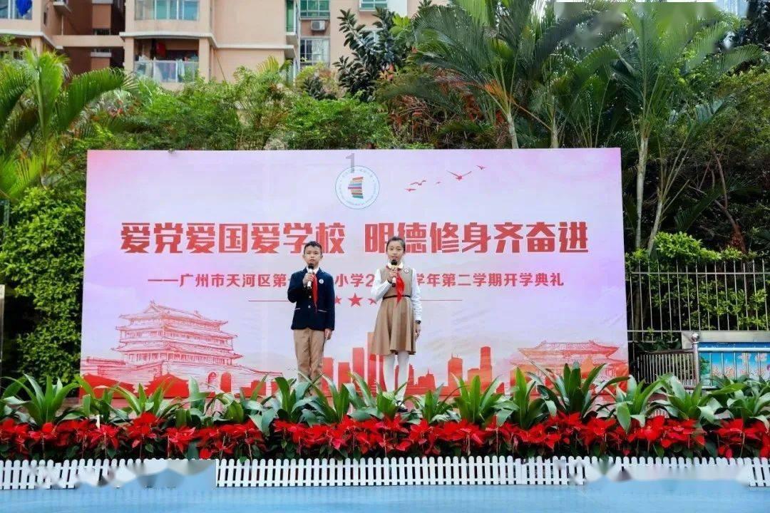 宝宝各个阶段的第一口该吃什么呢？游戏画面